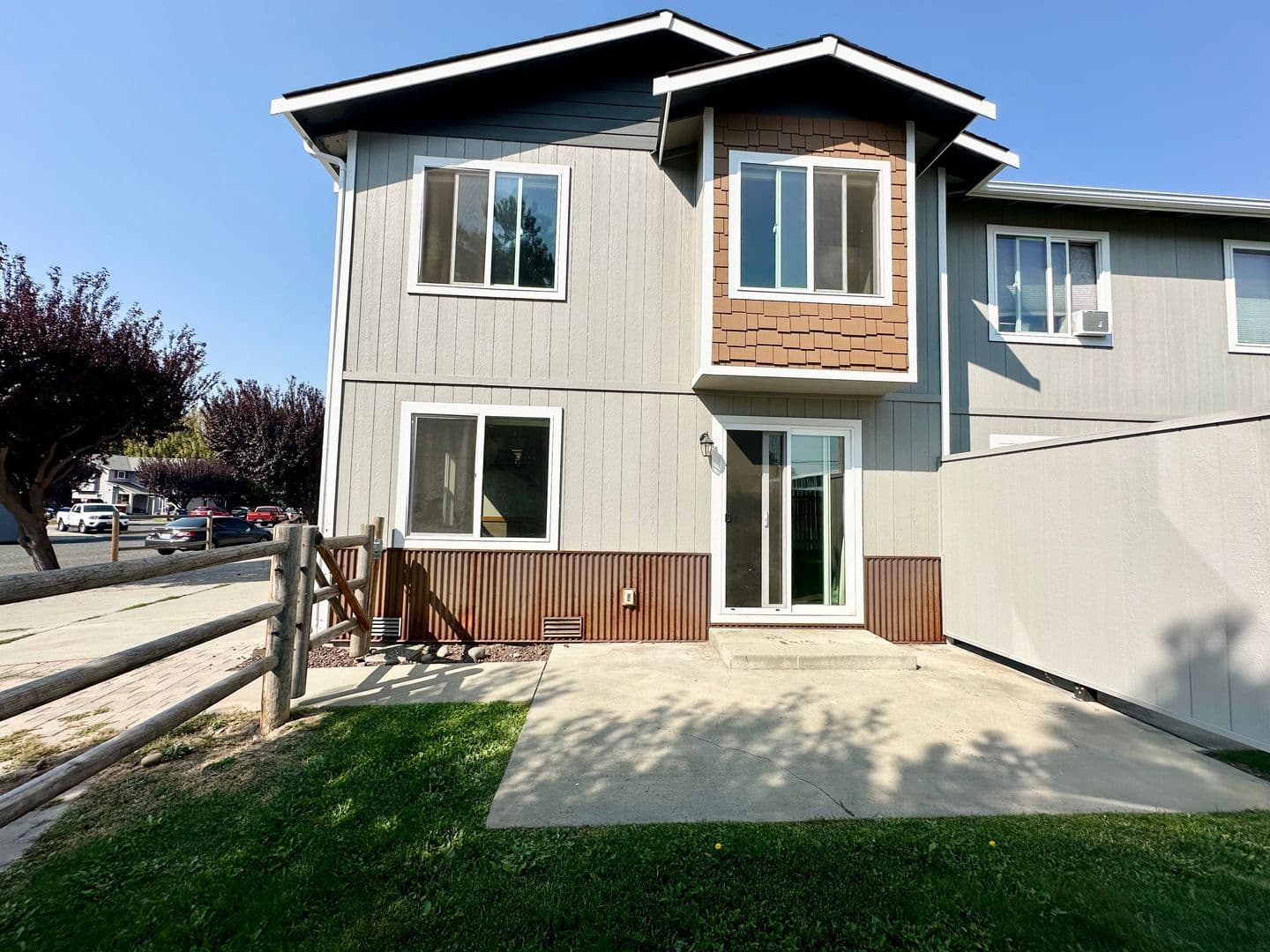 Ellensburg Apartment: 2102 N. Yellowstone Avenue