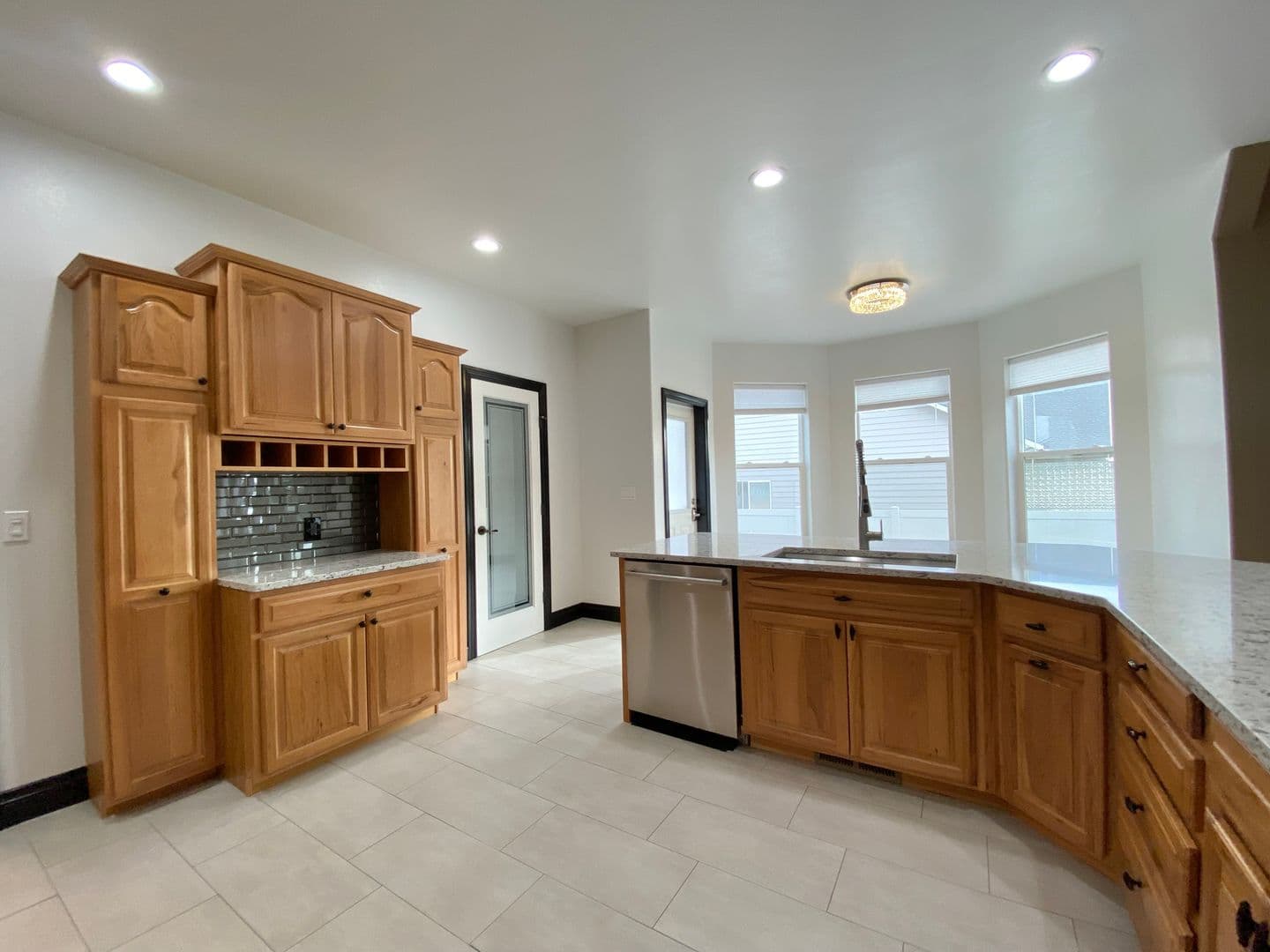 Yakima House: 7904 Easy Street
