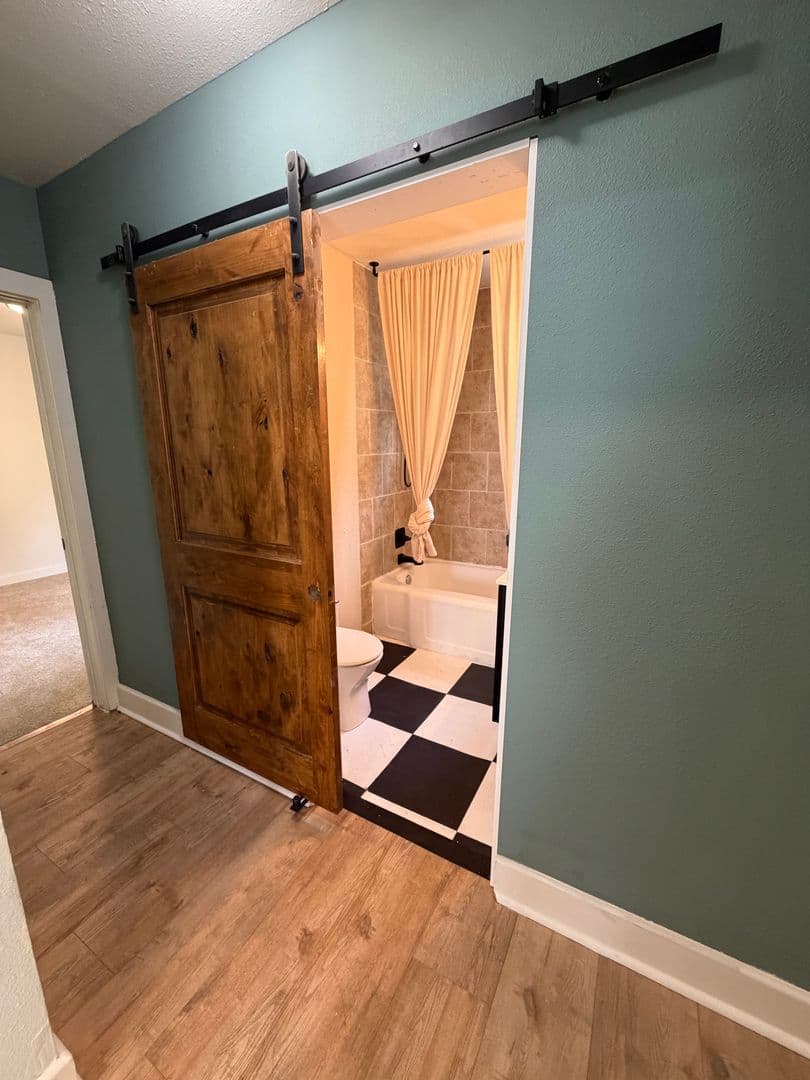 Ellensburg House: 403 N Pacific St