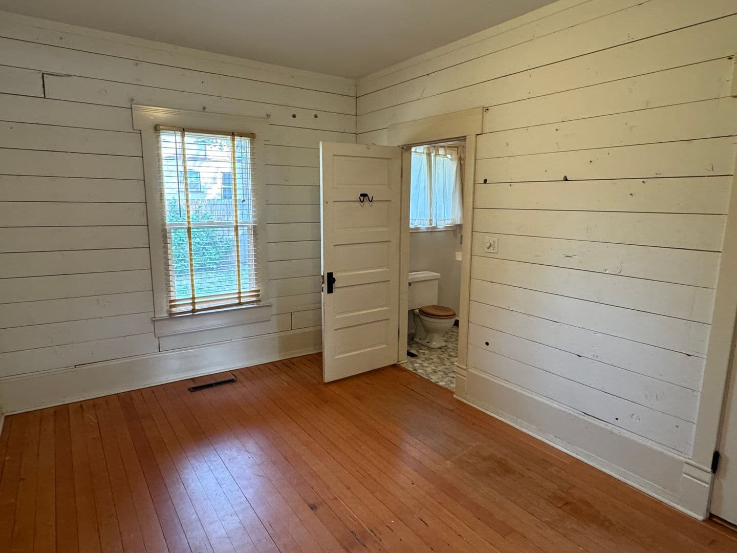 Ellensburg House: 1005 N Wildcat Way