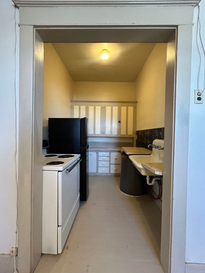 Ellensburg Apartment: 314 1/2 North Pine Street