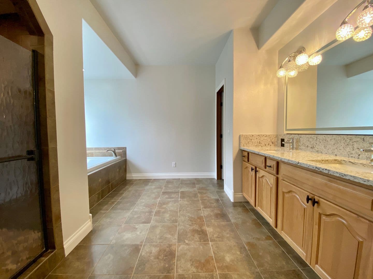 Yakima House: 7904 Easy Street