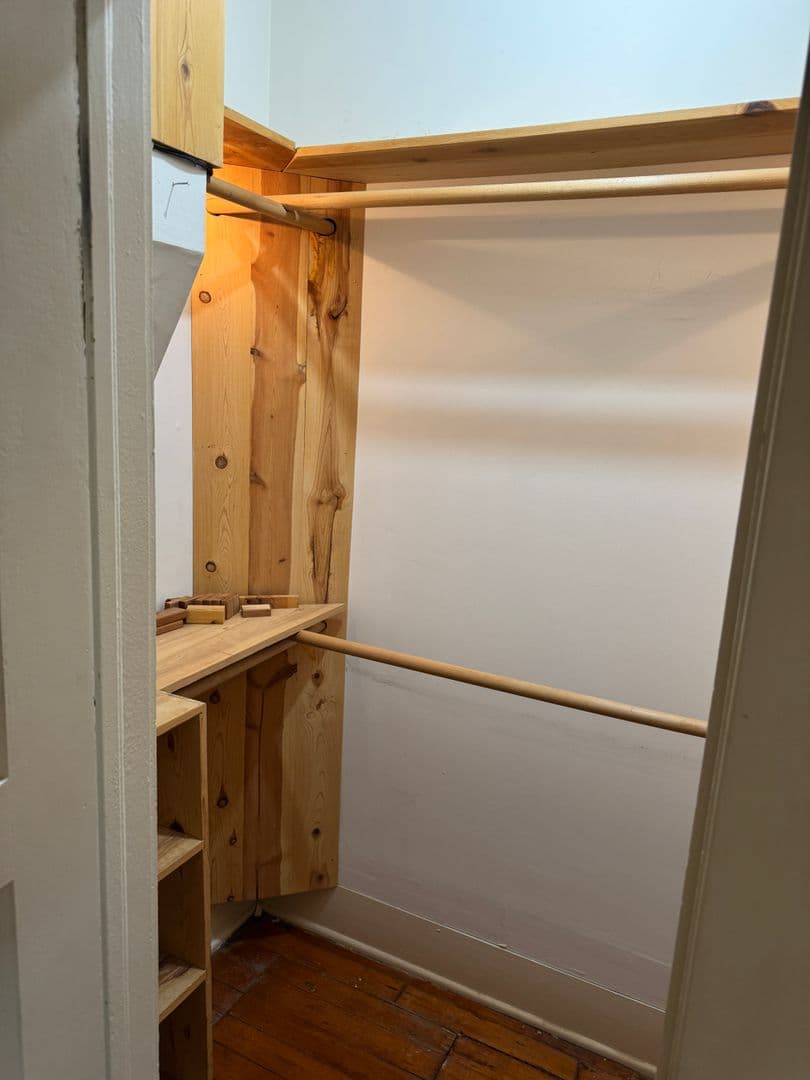 Ellensburg House: 1005 N Wildcat Way