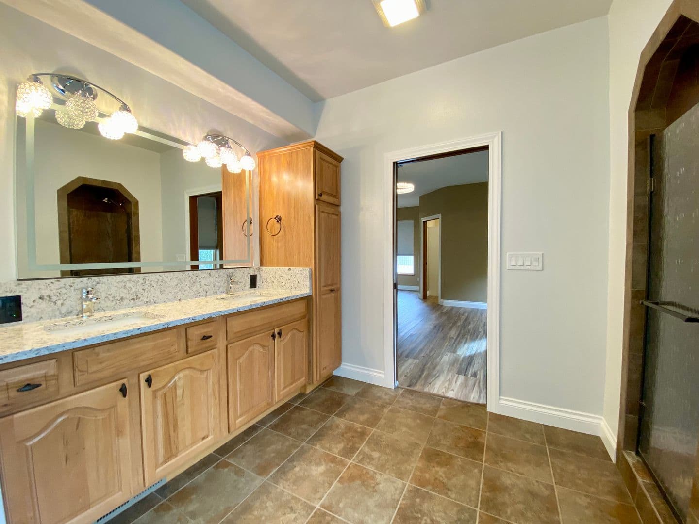 Yakima House: 7904 Easy Street