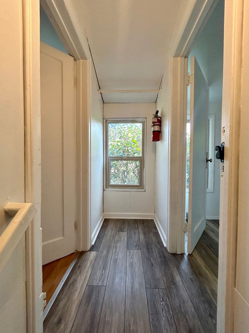 Ellensburg House: 304 S Anderson