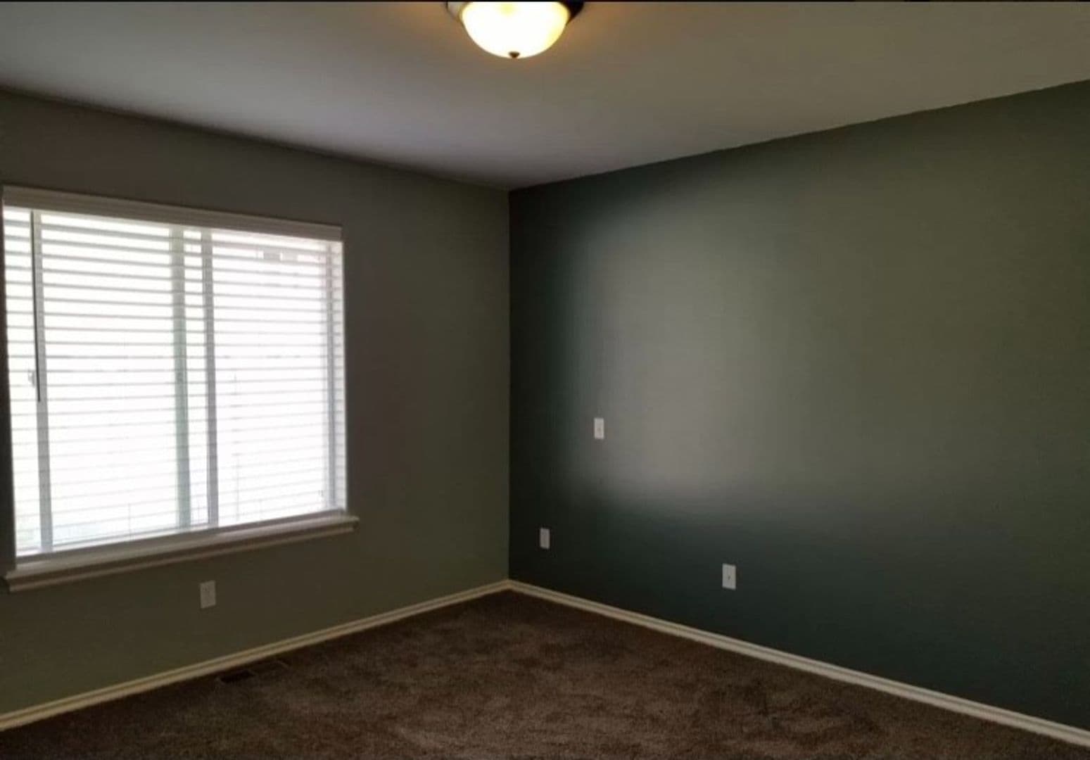 Yakima House: 913 South 90th #A (LP)