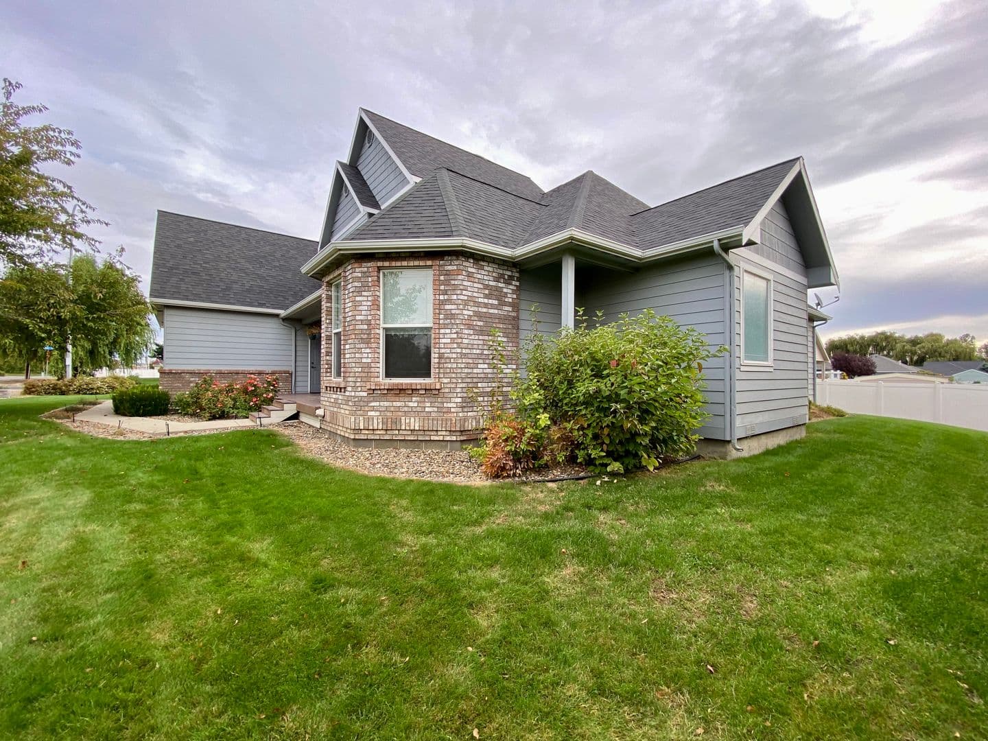 Yakima House: 7904 Easy Street