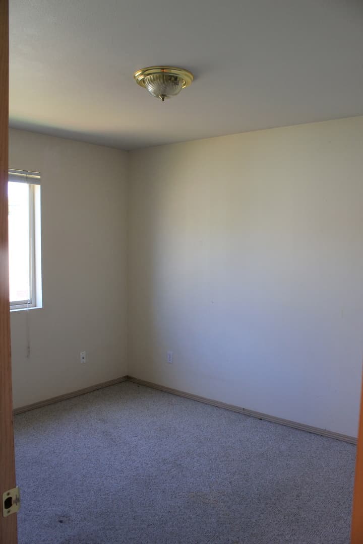 Ellensburg Apartment: 503 East River Avenue