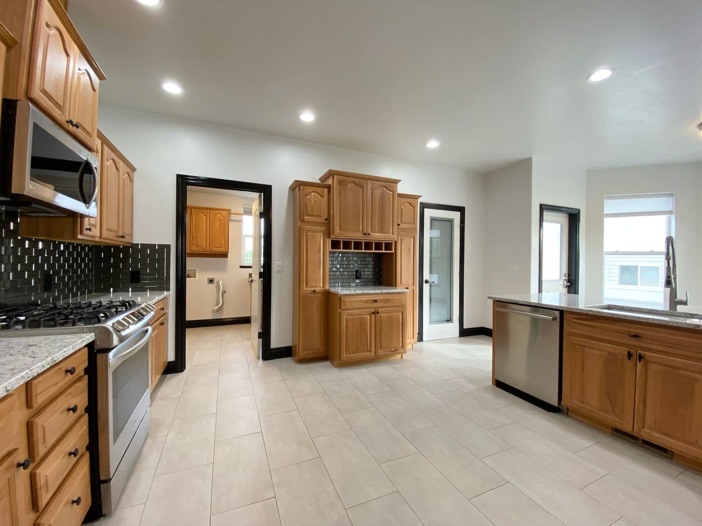 Yakima House: 7904 Easy Street