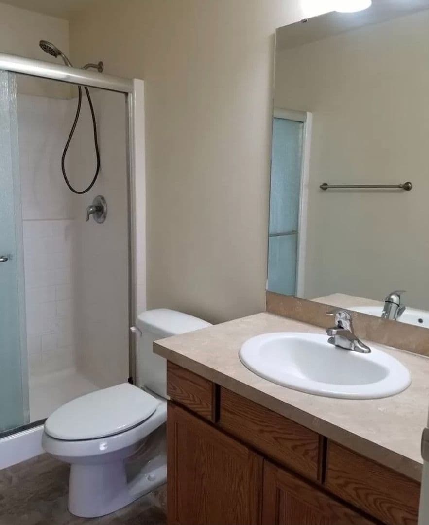 Yakima House: 913 South 90th #A (LP)