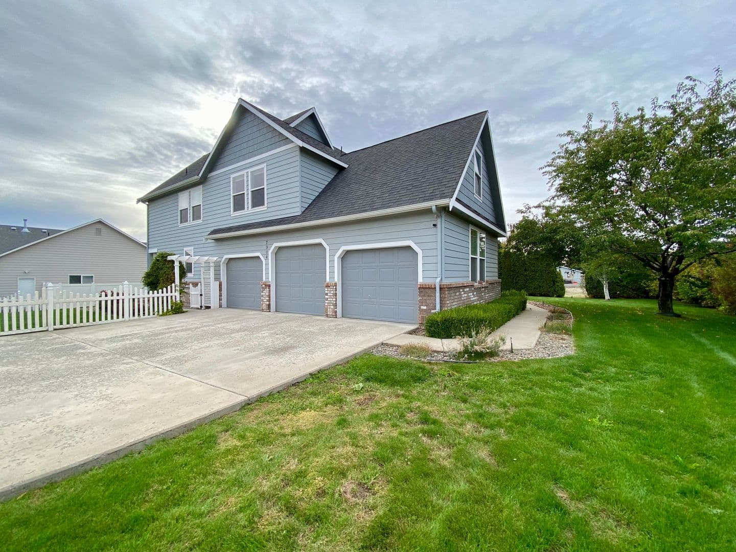 Yakima House: 7904 Easy Street