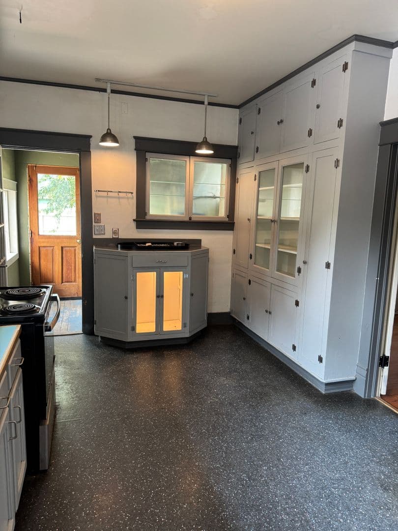 Ellensburg House: 1005 N Wildcat Way