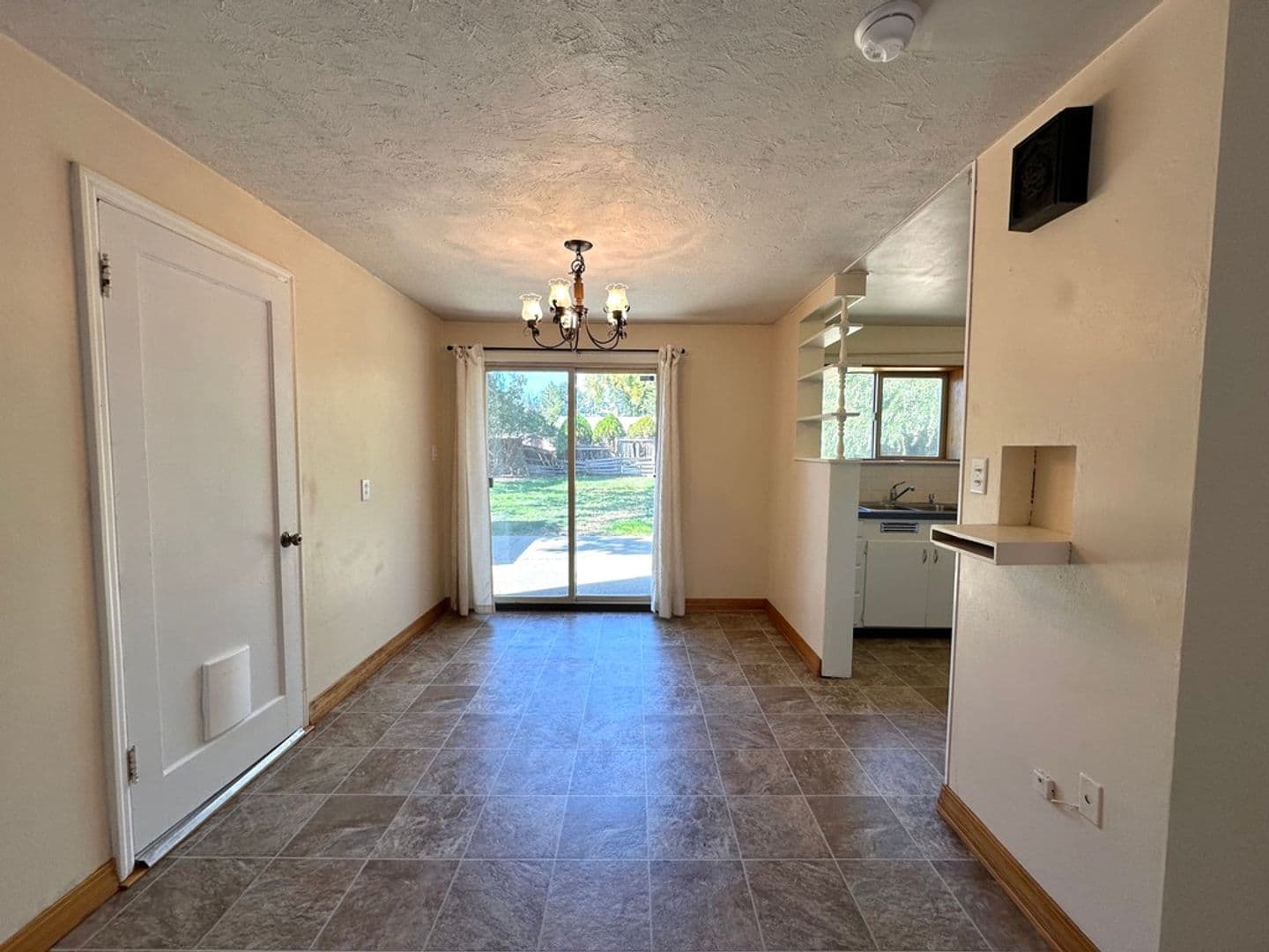 Ellensburg House: 1003 Vista Road