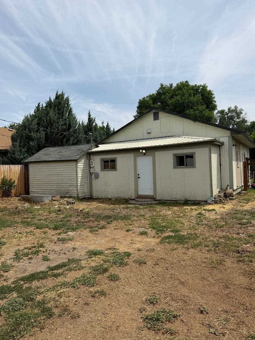 Ellensburg House: 403 N Pacific St