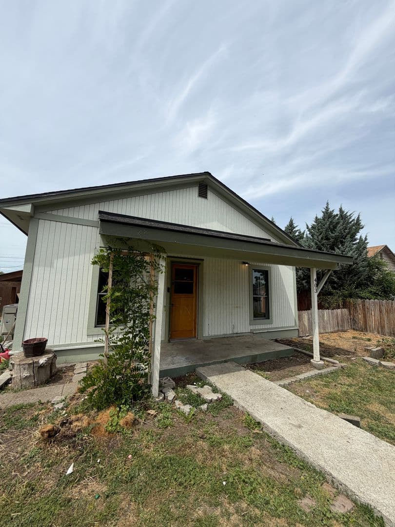 Ellensburg House: 403 N Pacific St