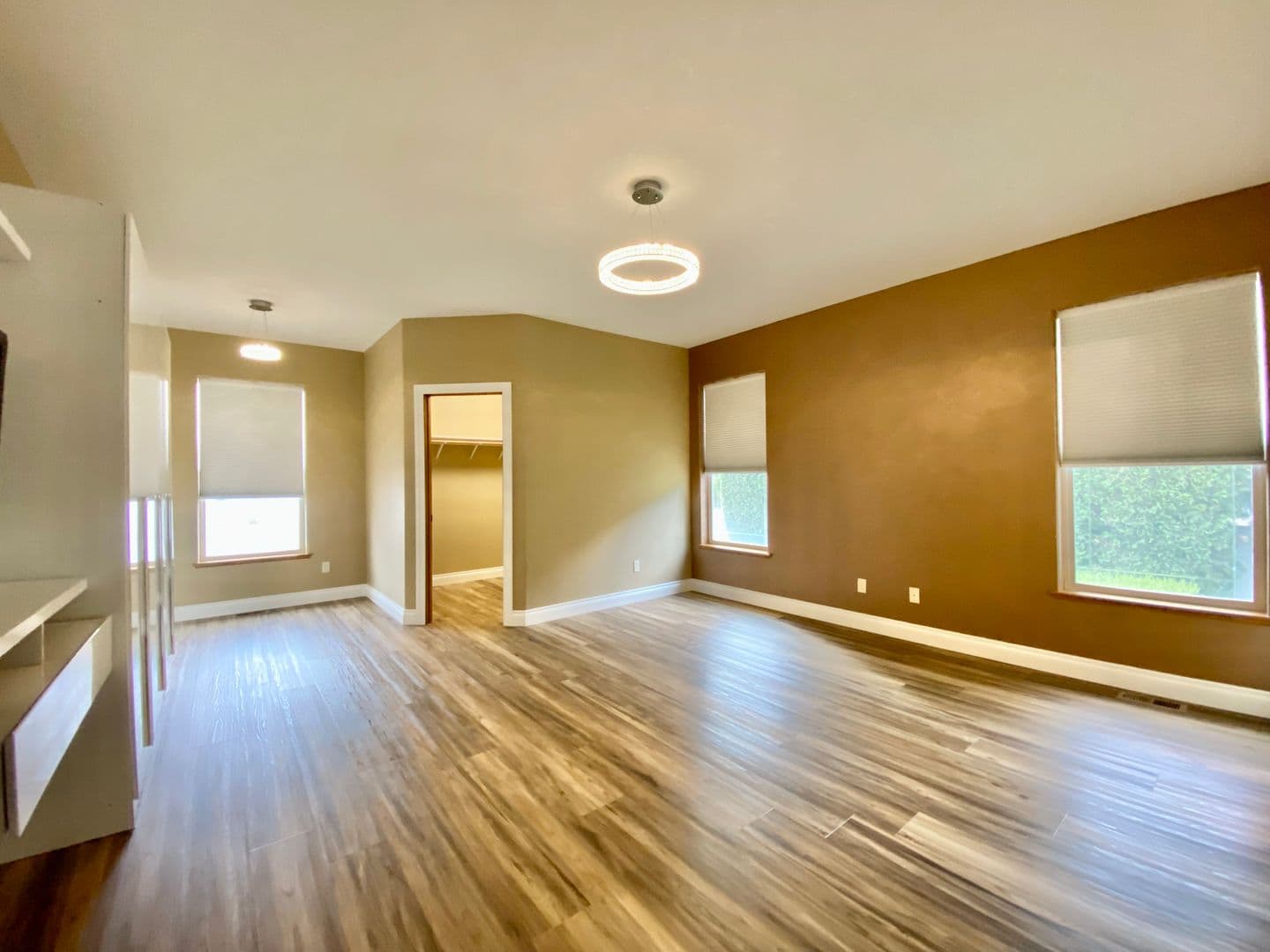 Yakima House: 7904 Easy Street