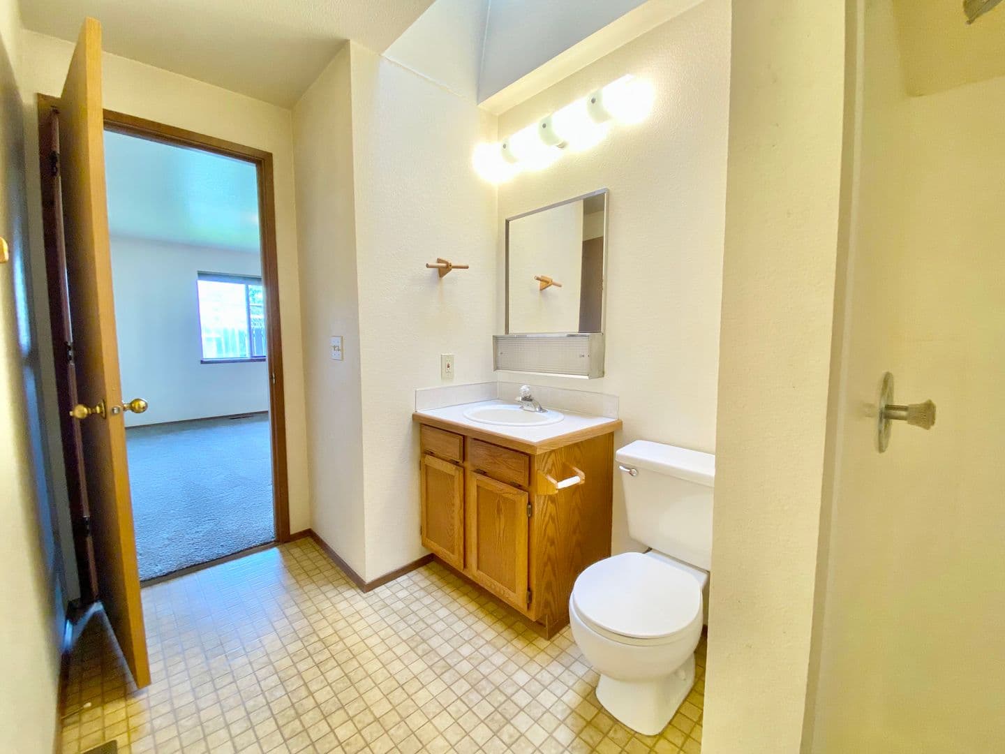 Yakima Apartment: 3217 / 3219 Vincenta