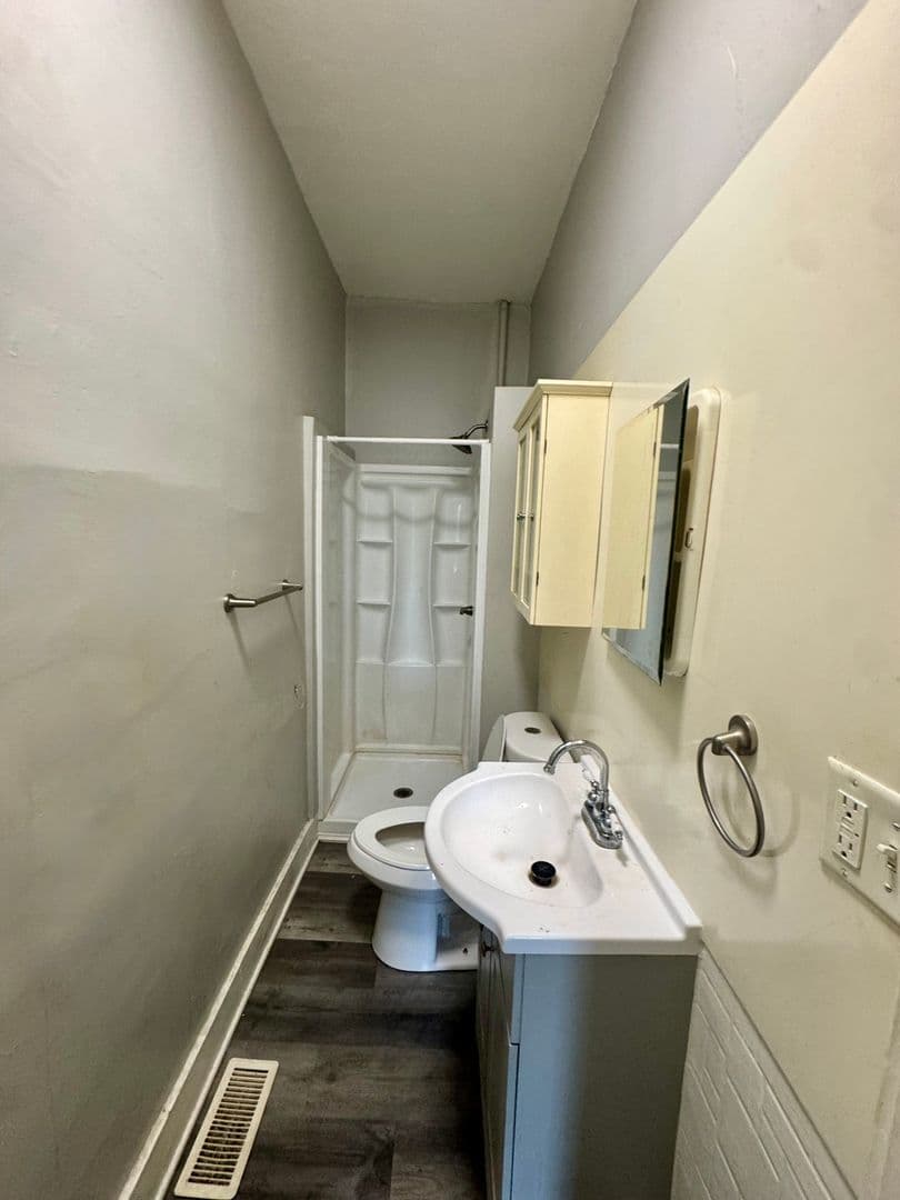 Lafayette Apartment: 804/806 Brown St