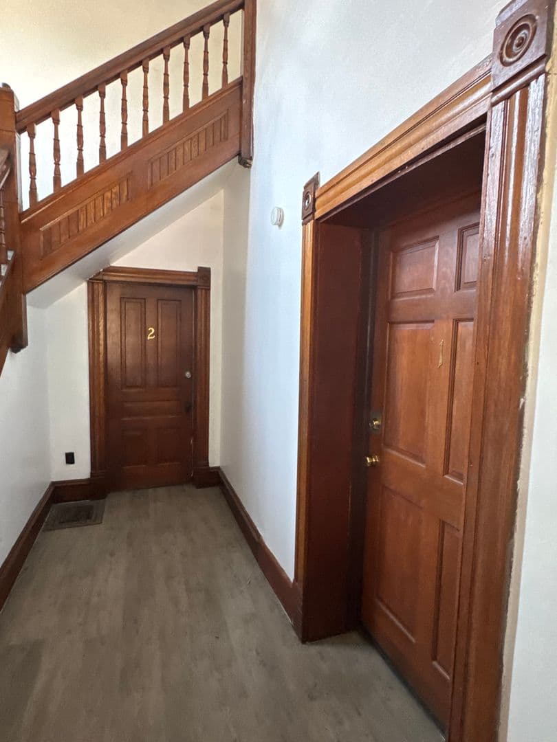 Lafayette Apartment: 911 Union St