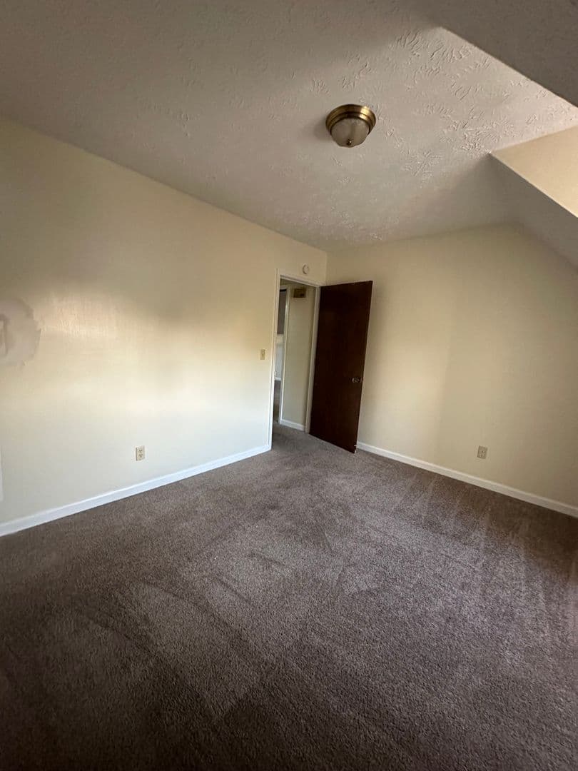 Lafayette Apartment: 1116 North Street