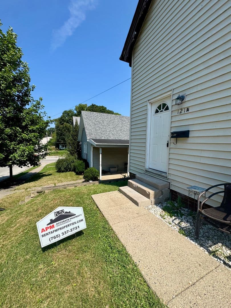 Lafayette Apartment: 121 Asher St