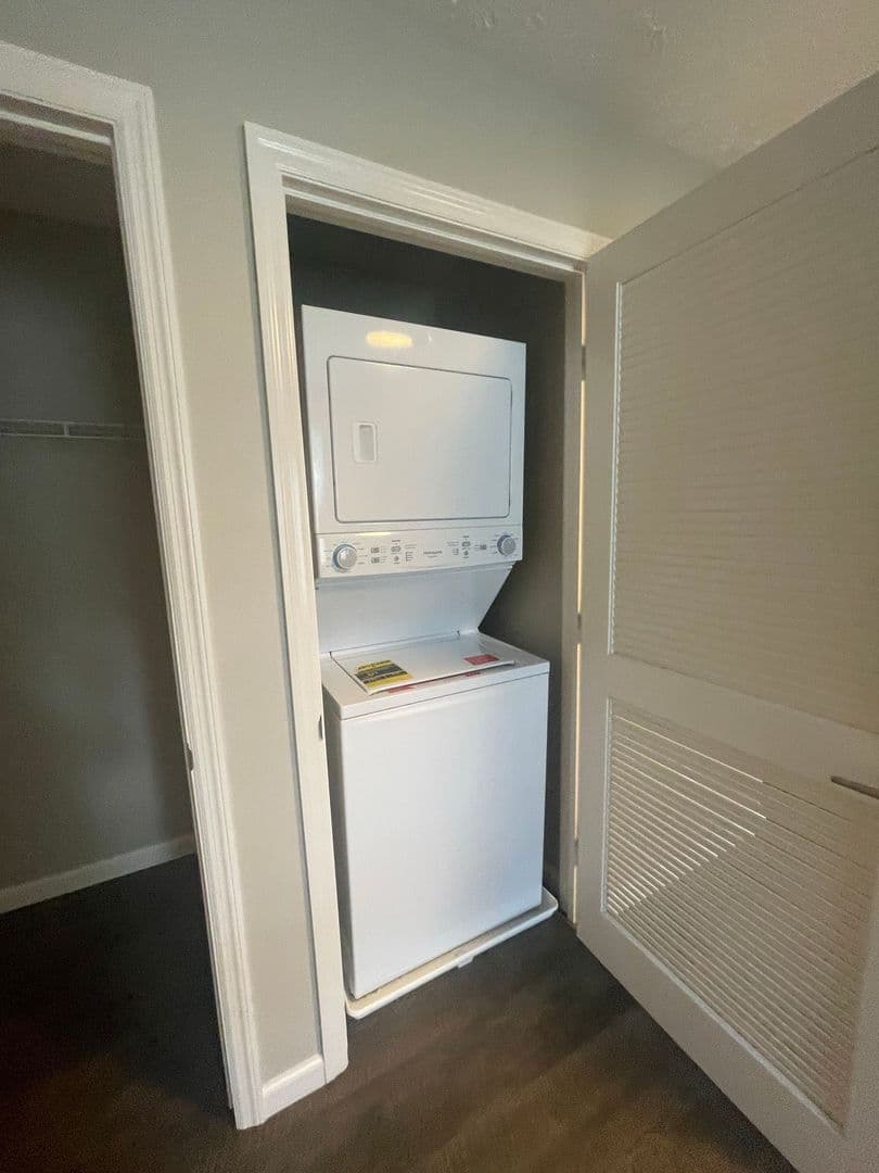 Lafayette Apartment: 1210 Main St