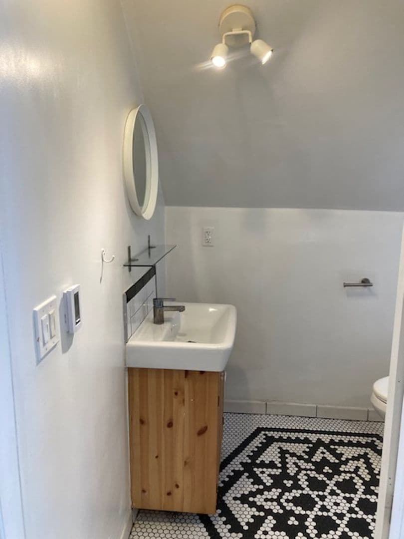 Lafayette Apartment: 306 S 27th St
