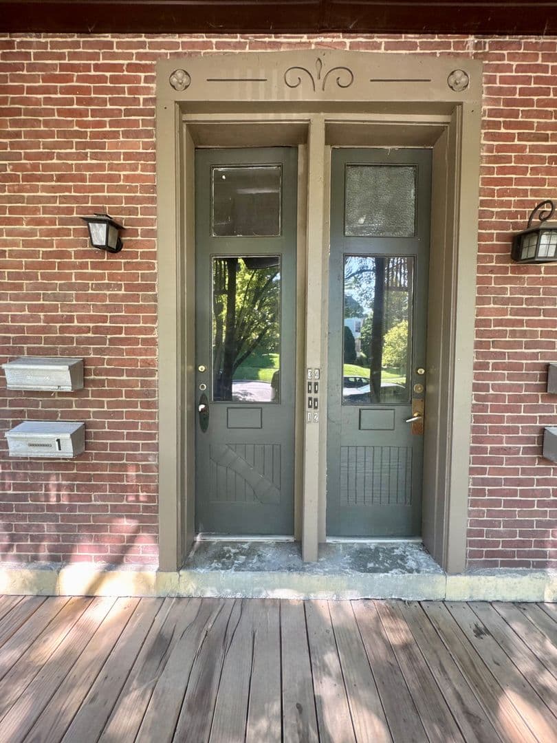 Lafayette Apartment: 214 Perrin Ave