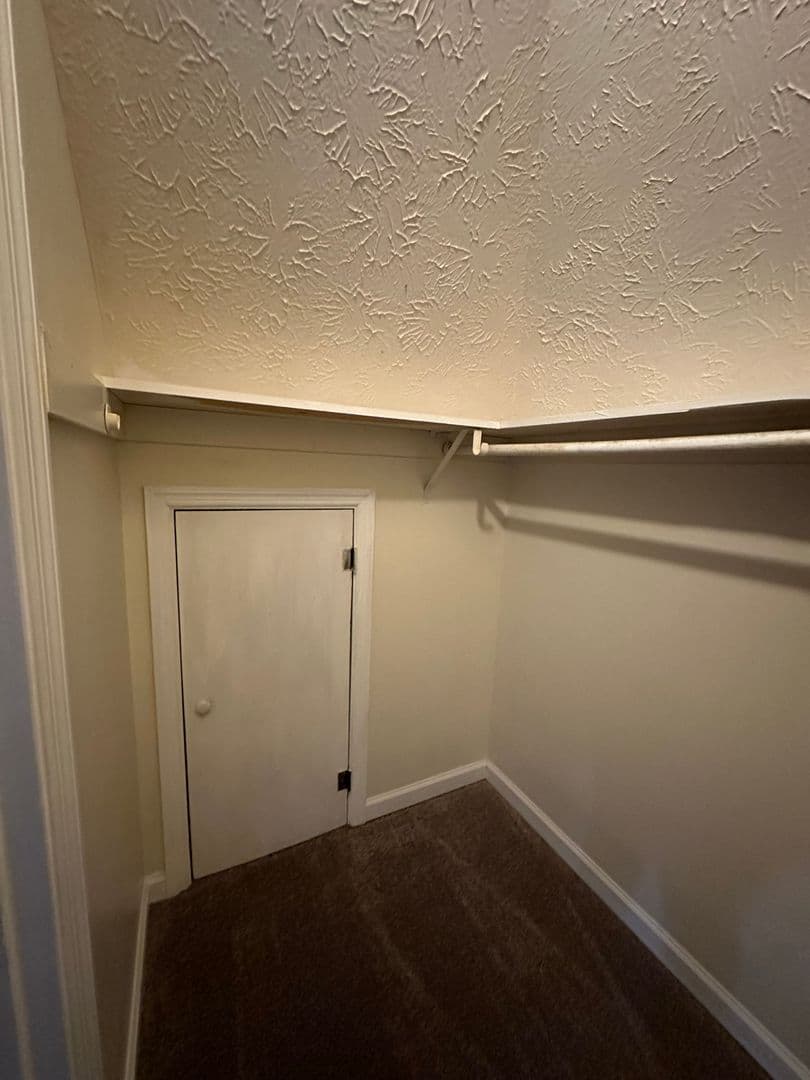 Lafayette Apartment: 1116 North Street