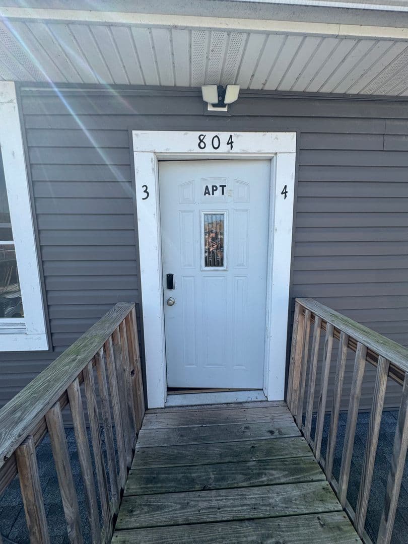 Lafayette Apartment: 804/806 Brown St