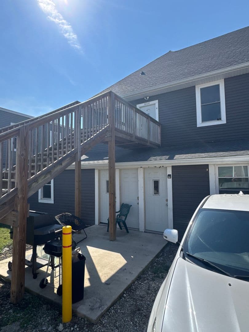 Lafayette Apartment: 804/806 Brown St