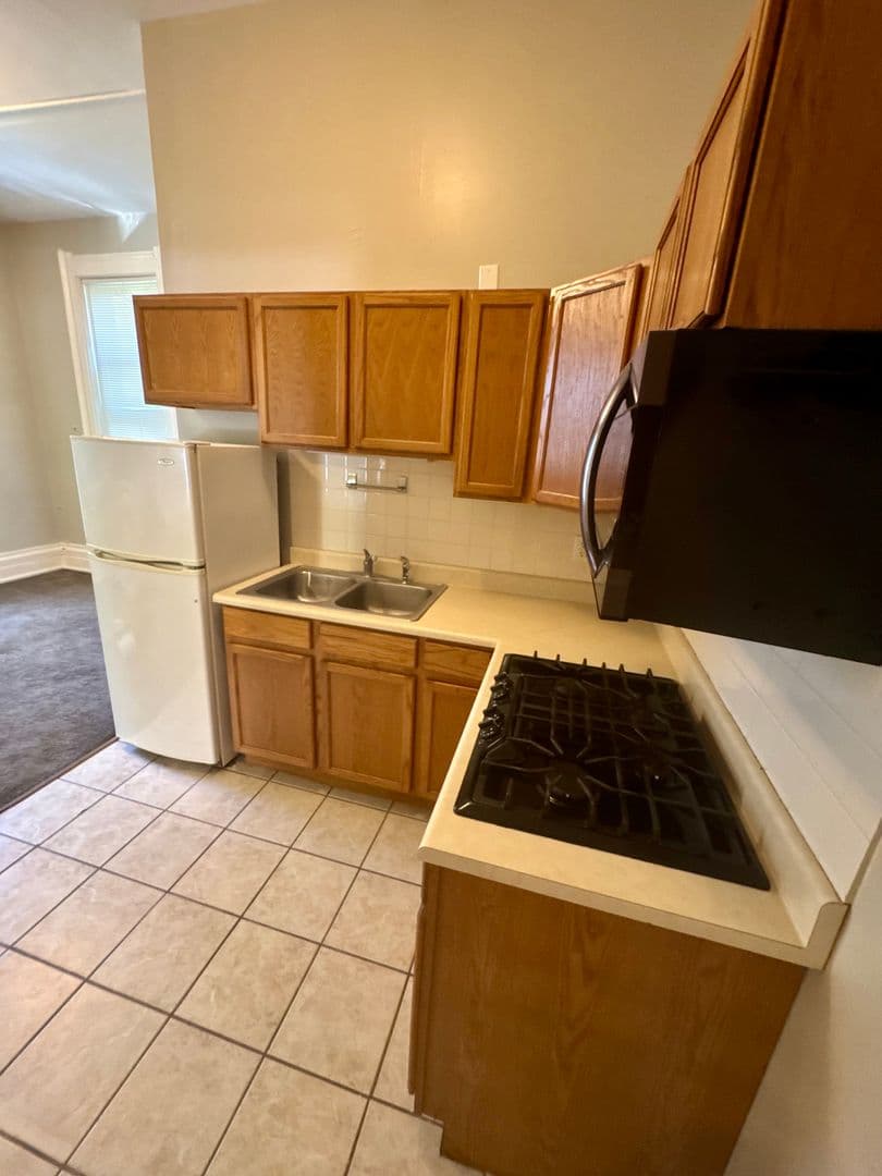 Lafayette Apartment: 214 Perrin Ave