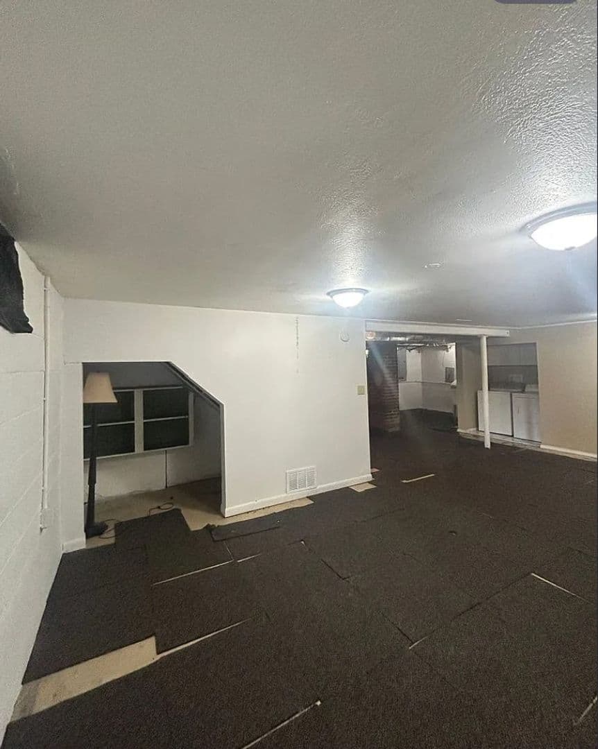 West Lafayette House: 2324 Northwestern Ave
