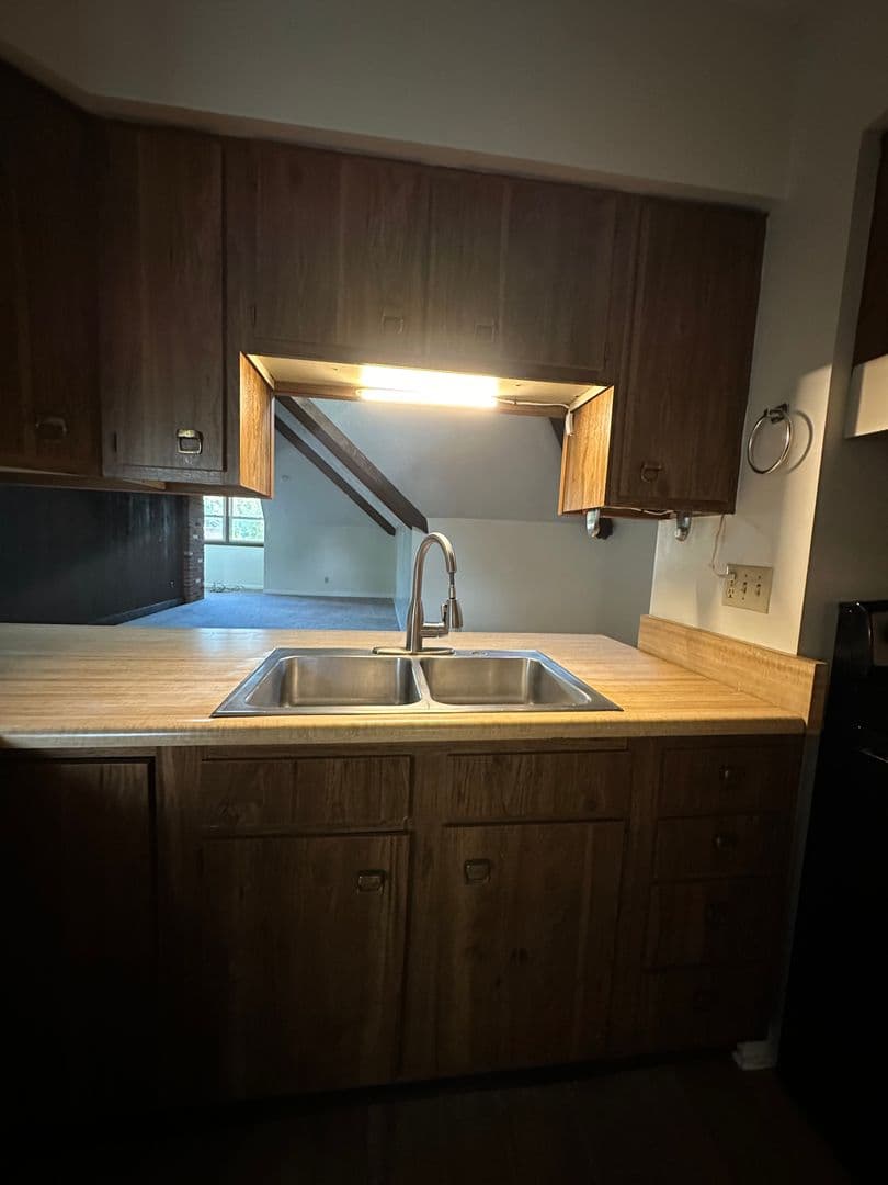 Lafayette Apartment: 1116 North Street