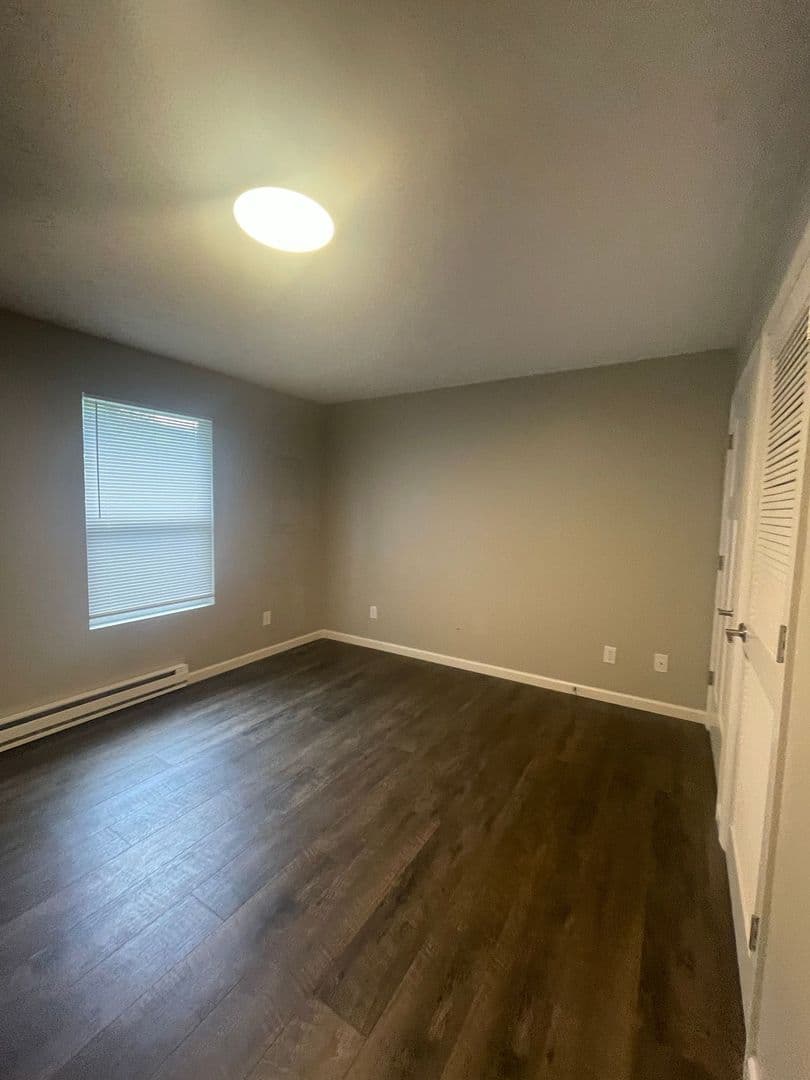 Lafayette Apartment: 1210 Main St