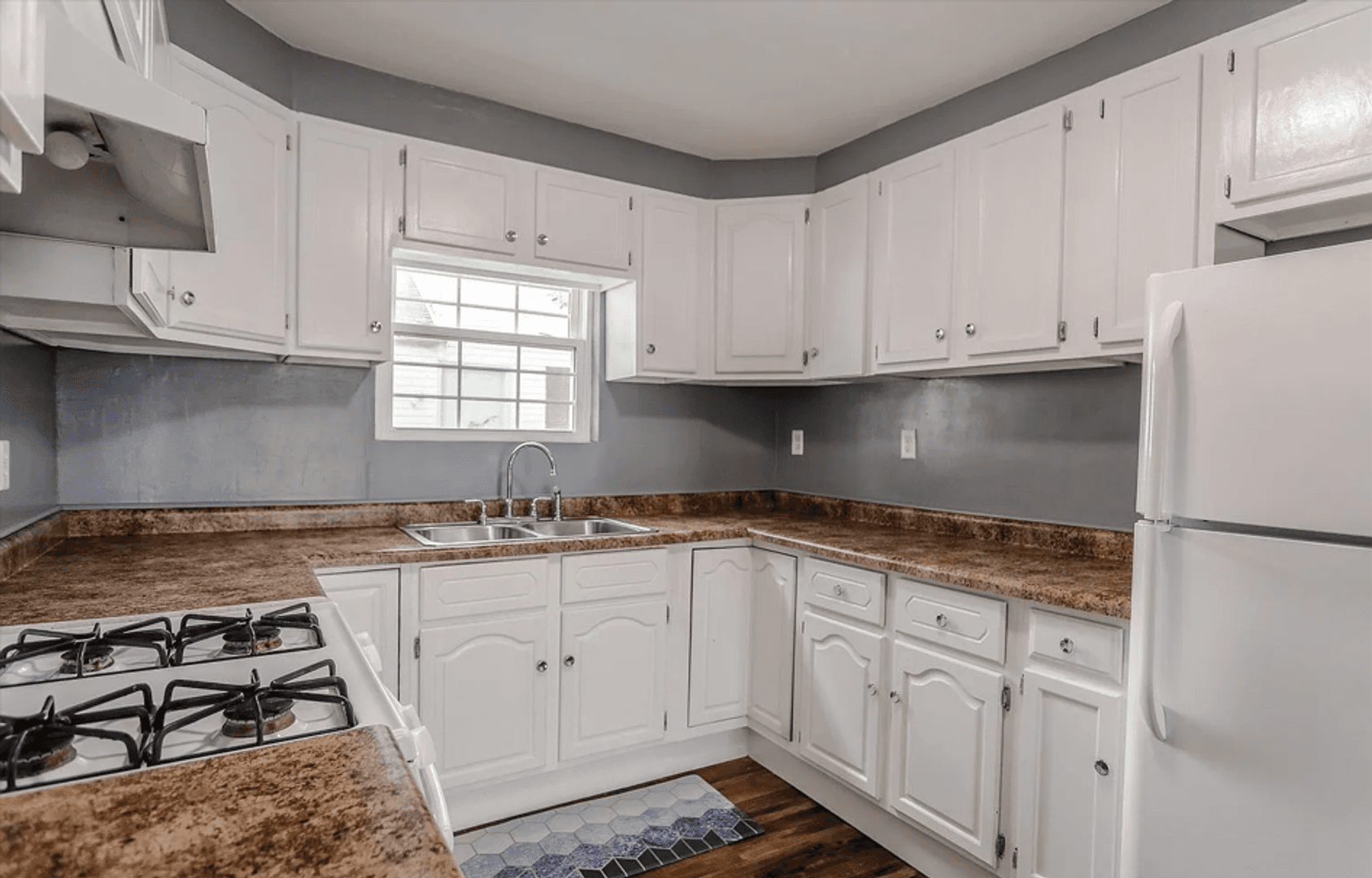 Lafayette House: 2104 Hall St