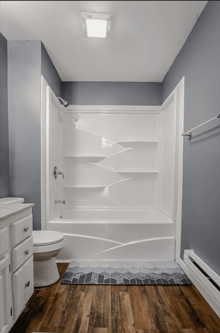Lafayette House: 2104 Hall St