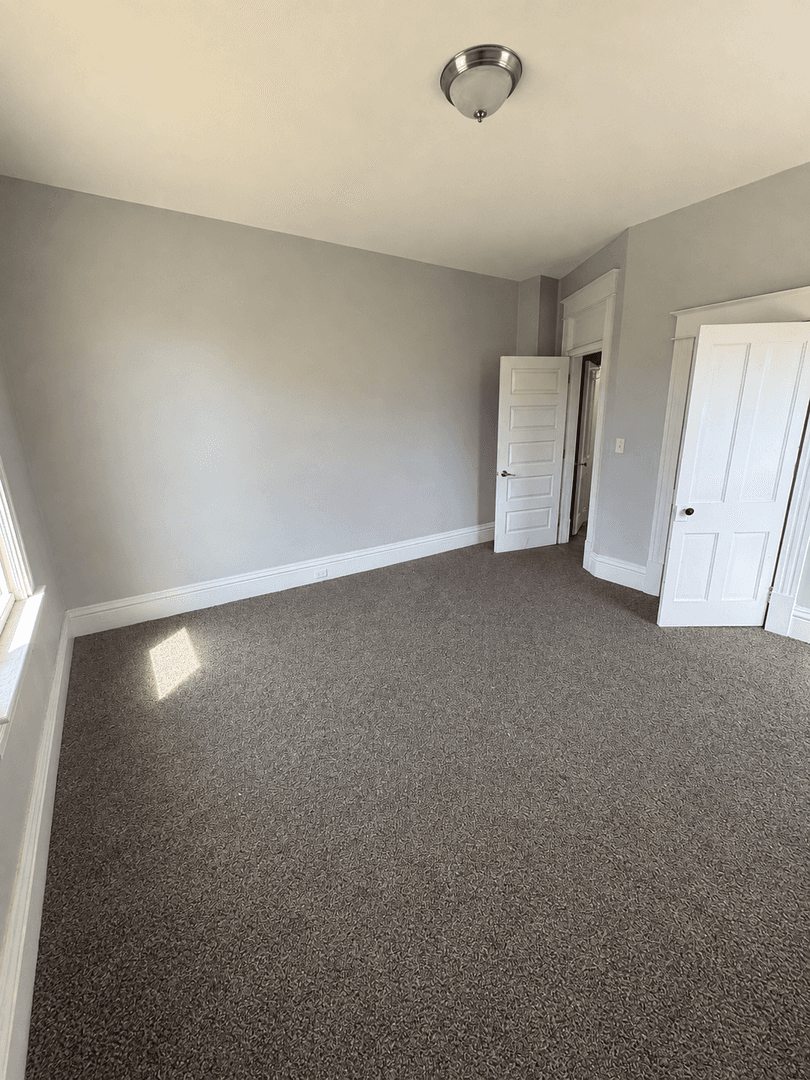 Lafayette Apartment: 804/806 Brown St