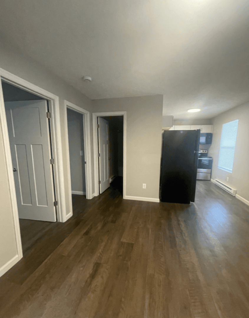 Lafayette Apartment: 1210 Main St