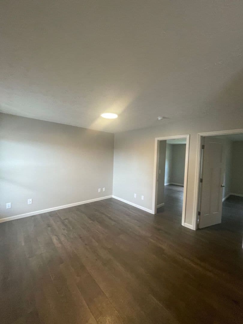Lafayette Apartment: 1210 Main St