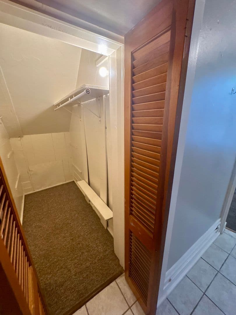 Lafayette Apartment: 214 Perrin Ave