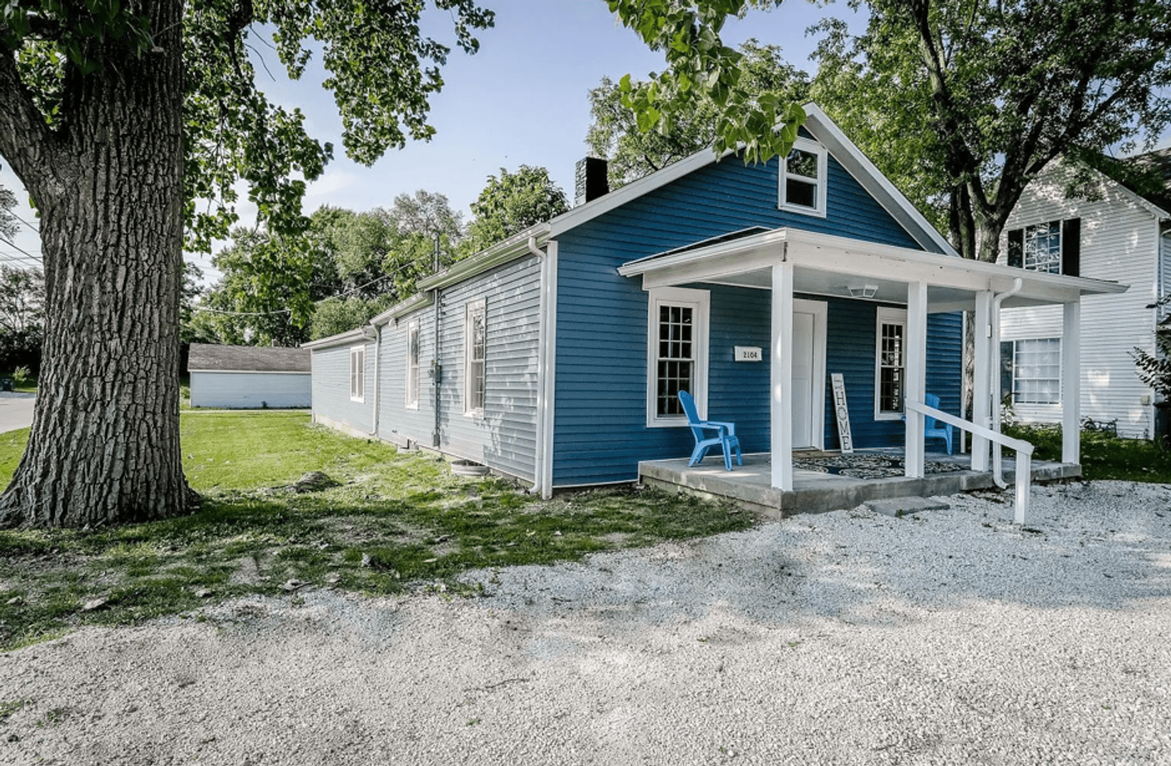 Lafayette House: 2104 Hall St