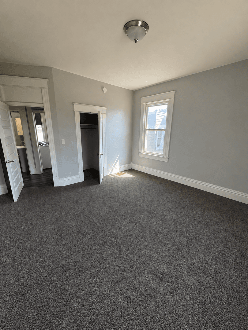Lafayette Apartment: 804/806 Brown St