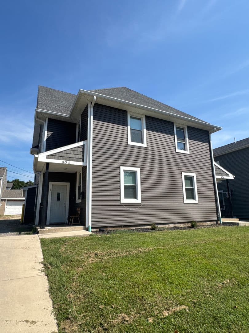 Lafayette Apartment: 804/806 Brown St
