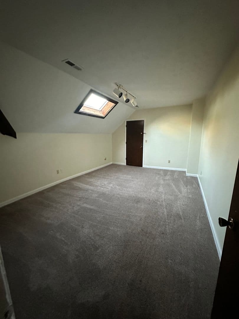 Lafayette Apartment: 1116 North Street