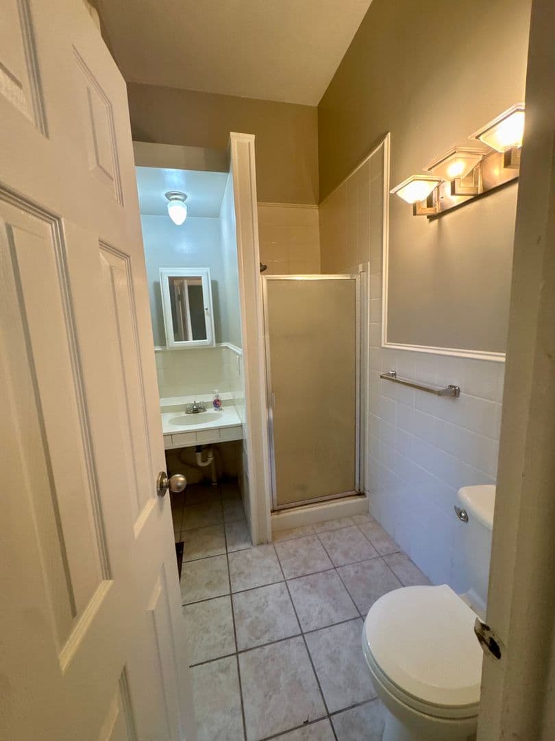 Lafayette Apartment: 214 Perrin Ave