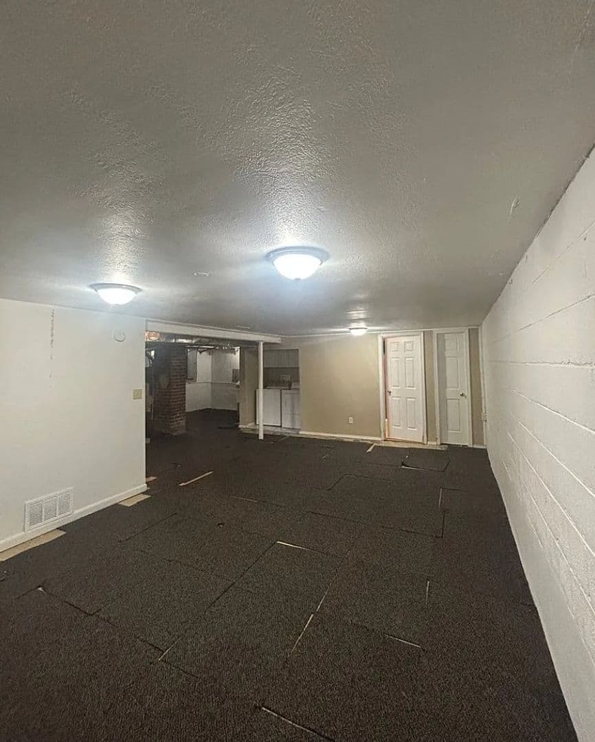 West Lafayette House: 2324 Northwestern Ave