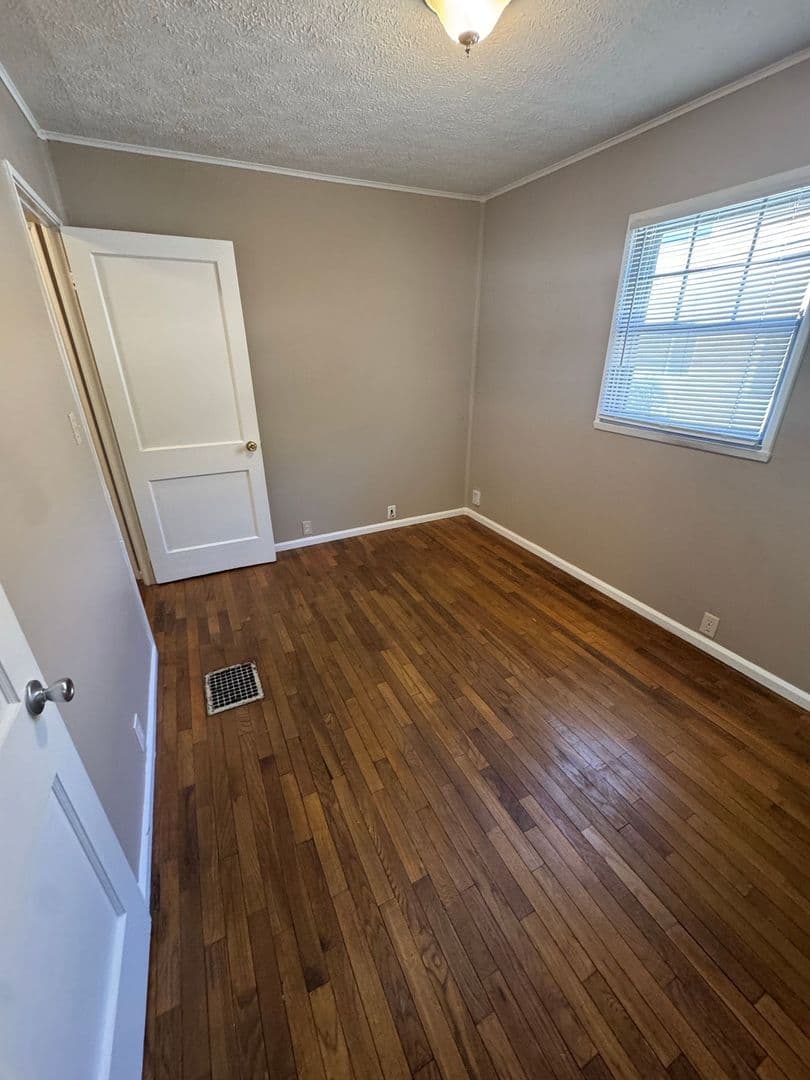 West Lafayette House: 158 E Stadium