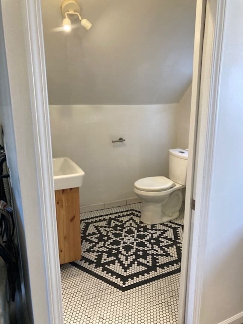 Lafayette Apartment: 306 S 27th St