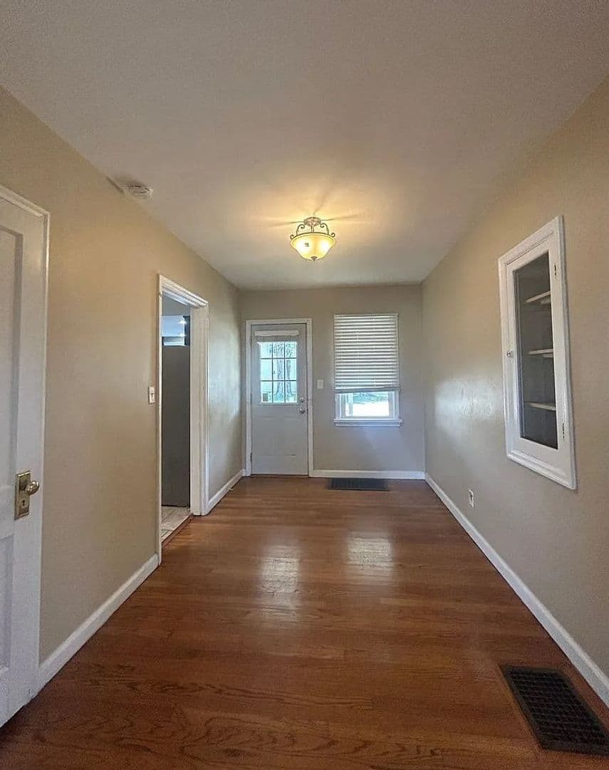 West Lafayette House: 2324 Northwestern Ave